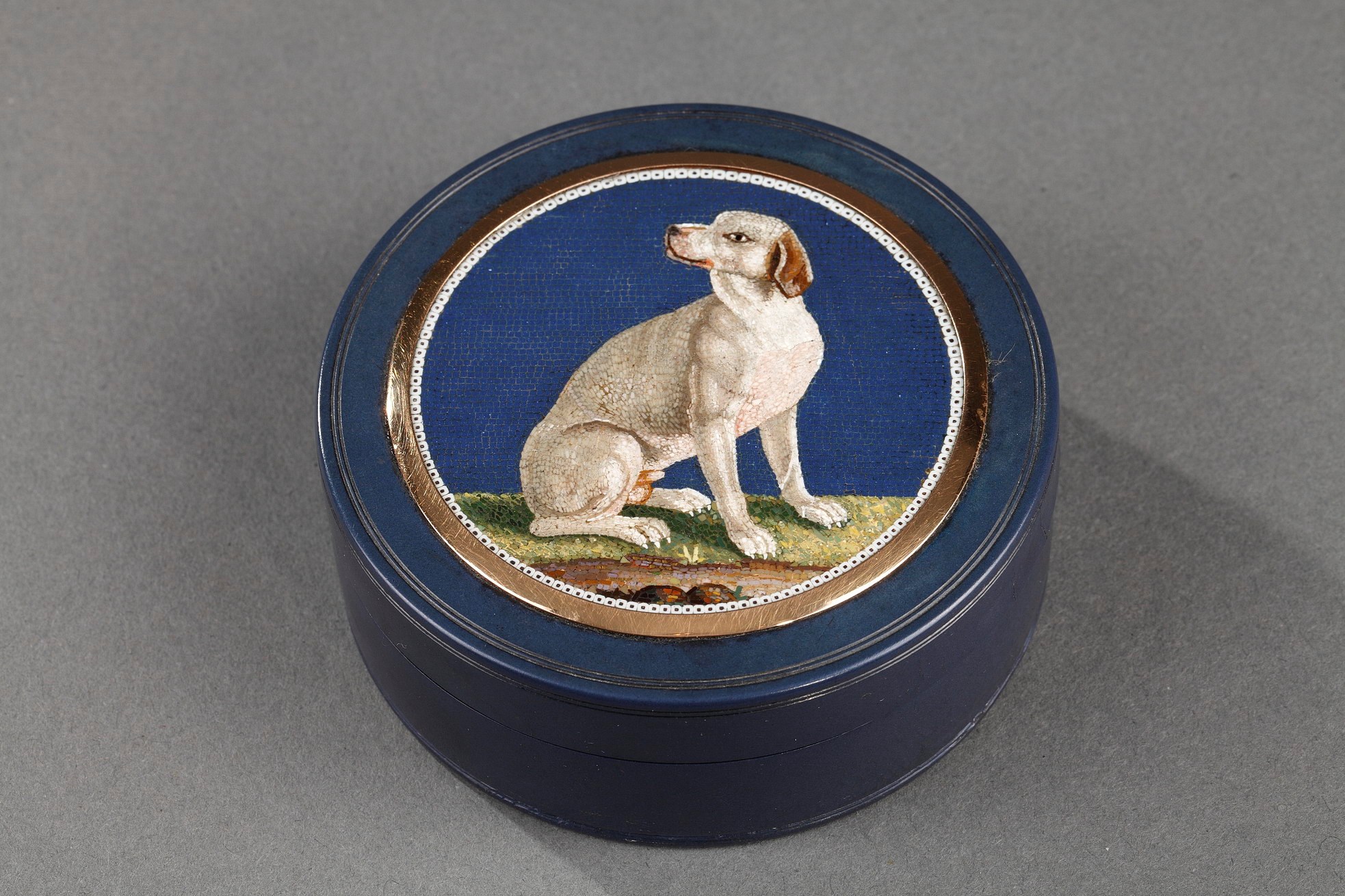 Box with gold and micromosaic from a model by Giacomo Raffaelli